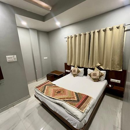 Hotel Shankar Ujjain Esterno foto