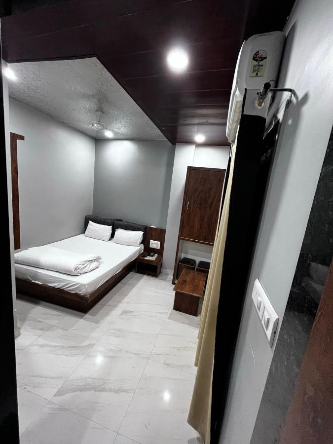 Hotel Shankar Ujjain Esterno foto