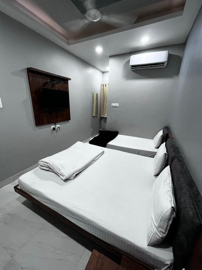 Hotel Shankar Ujjain Esterno foto