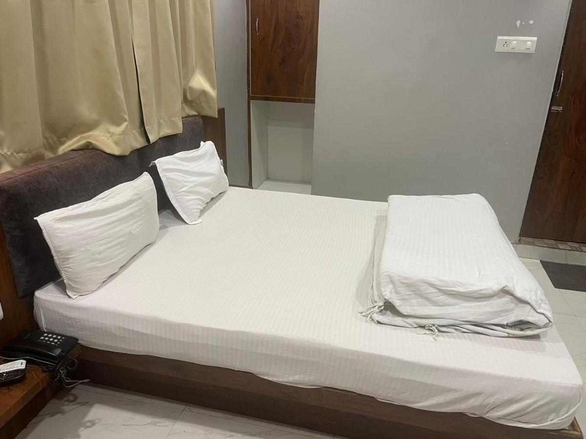 Hotel Shankar Ujjain Esterno foto