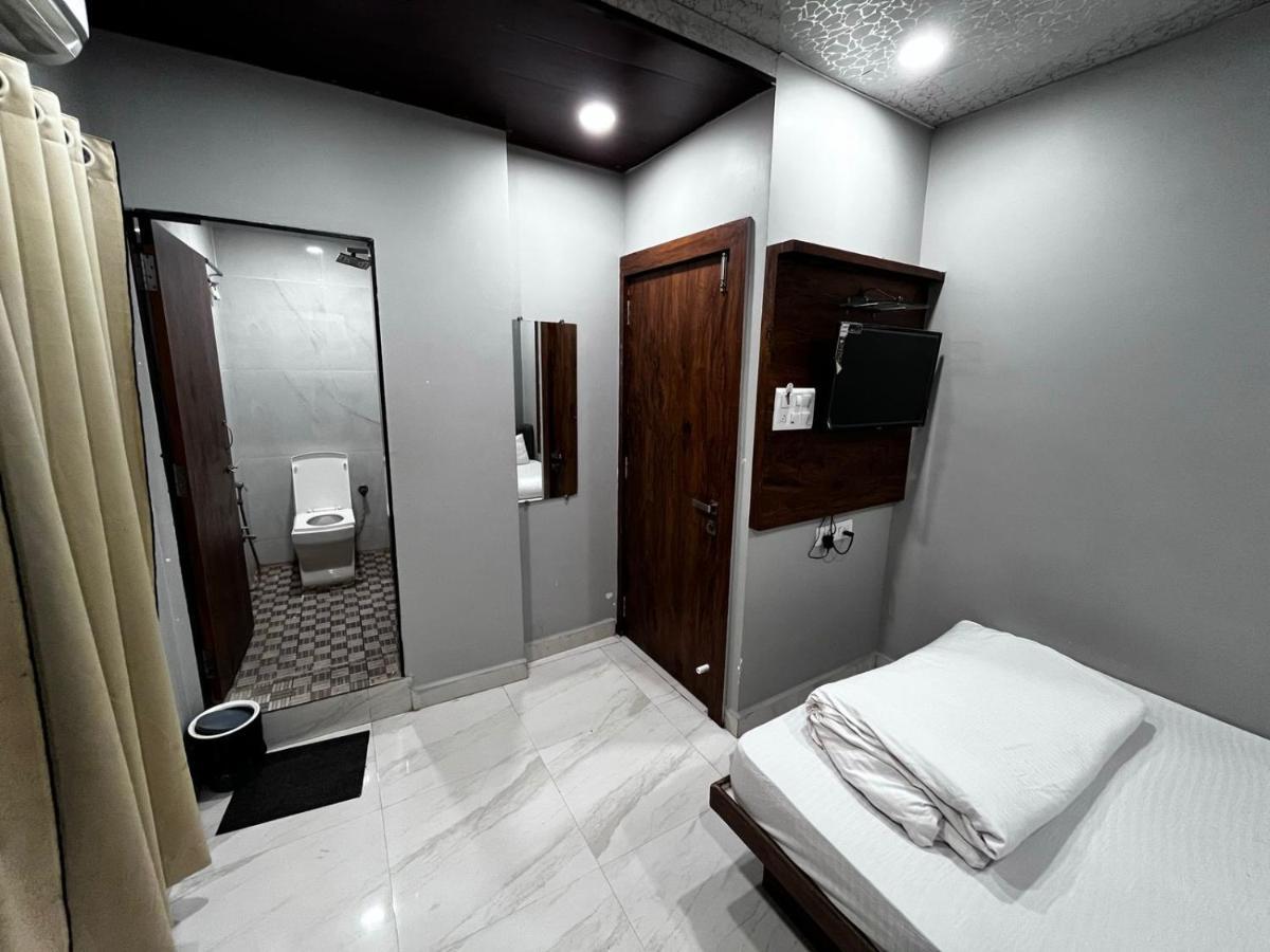 Hotel Shankar Ujjain Esterno foto